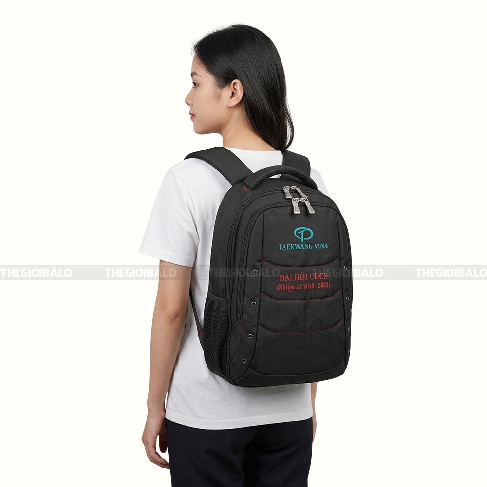 May balo laptop in logo theo yêu cầu 1